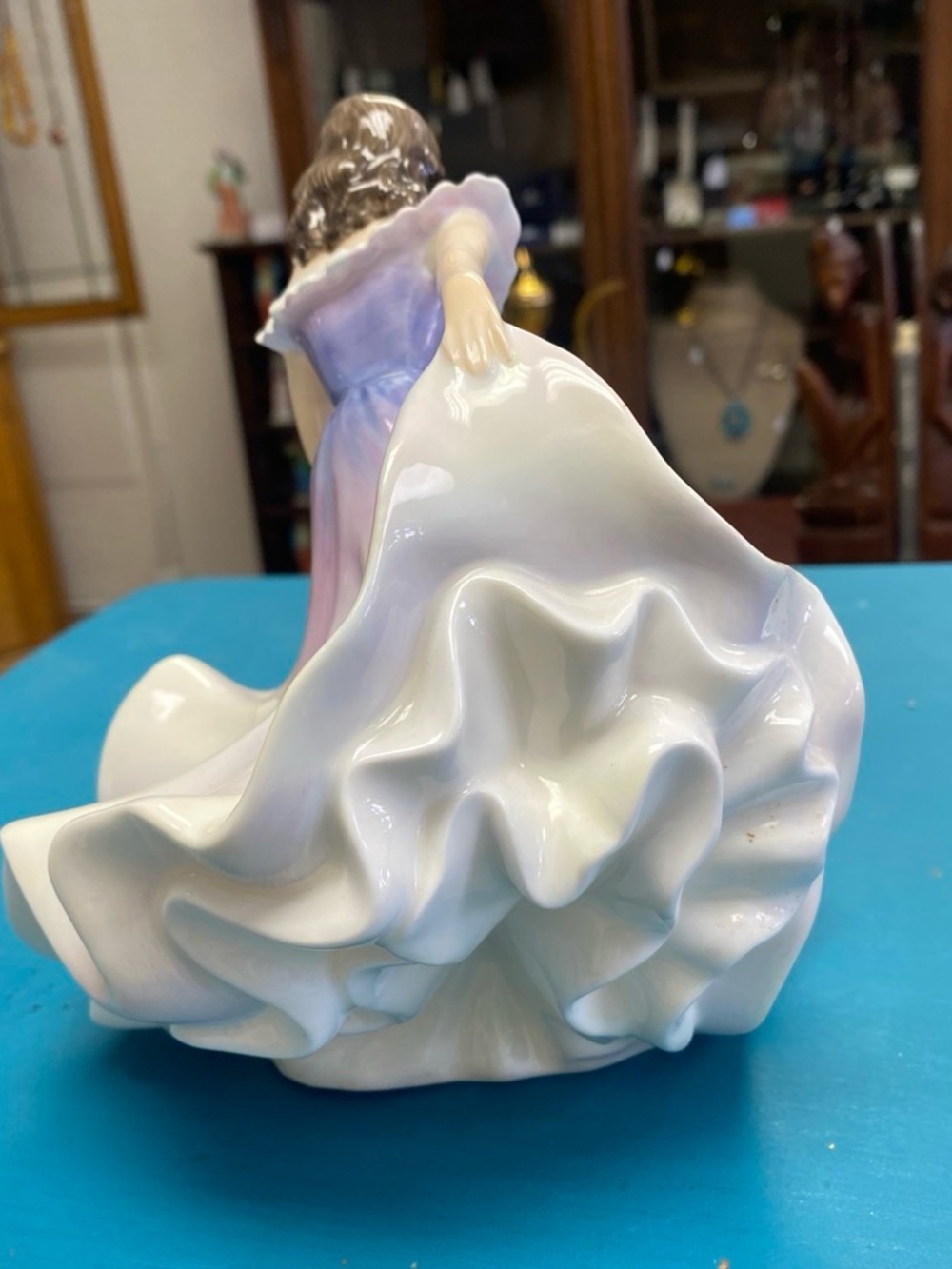Royal Doulton The Gypsy Dance Porcelain Figurine in White and Purple Pastel Wash - Picture 4 of 5